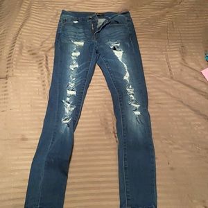 KanCan Size 5/26. Distressed skinny Jeans
